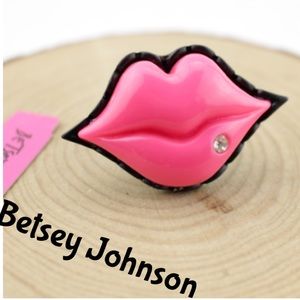 Betsey Johnson Fabulous Sexy Lips Ring - Size: 7